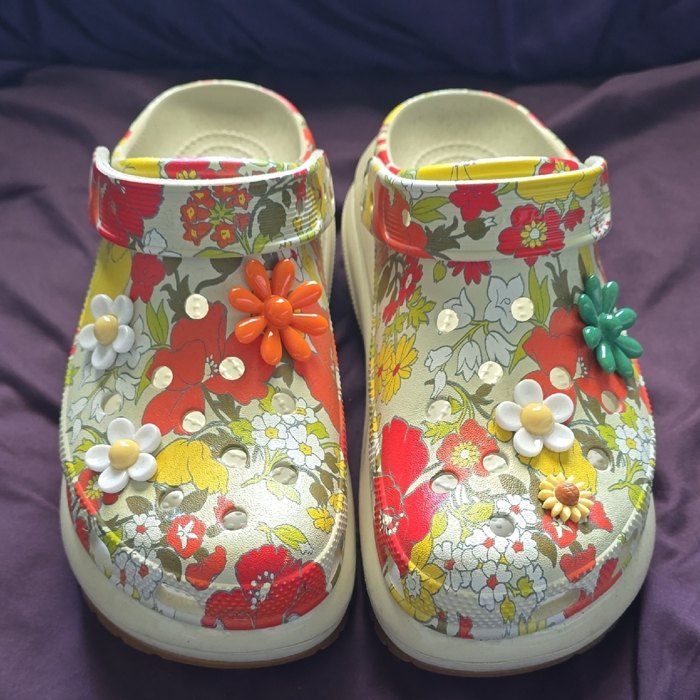 CROCS Mega Crush Retro Floral Platforms with charms